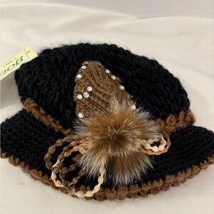 Ladies View Killarney Knitted Cap Cold Weather SZ Small fits 6.5/7 Yarn Fuzzy